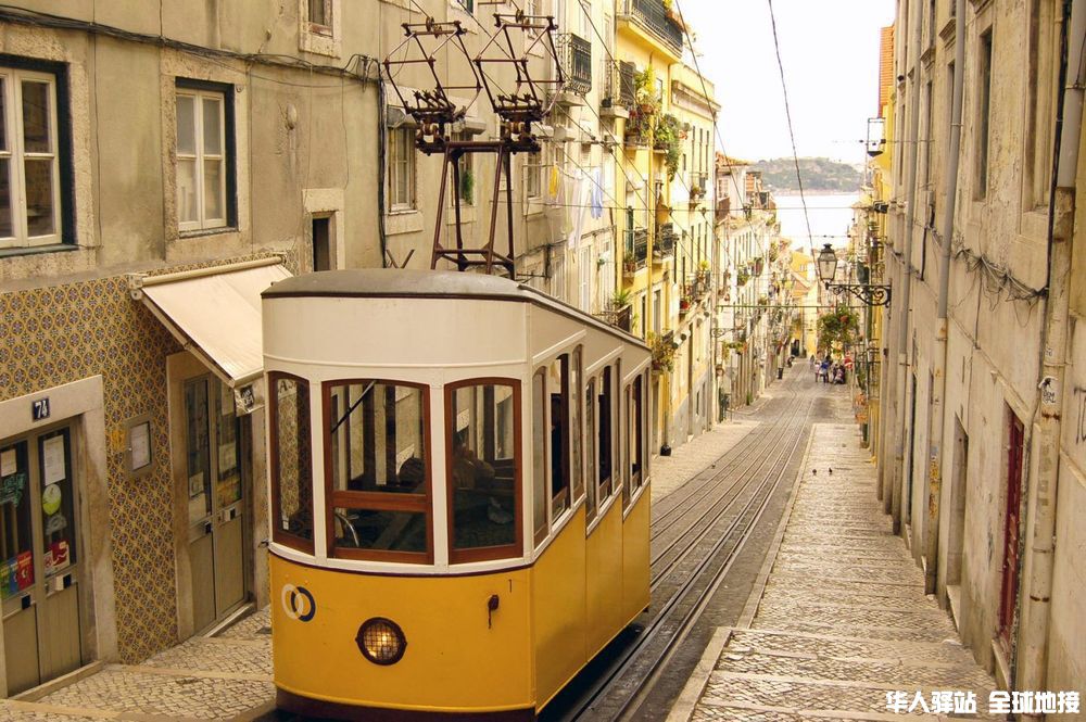 large_elevador-da-bica-tram-lisbon-shutterstock_1643436_ac37cd4979.jpeg